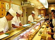 北辰鮨／株式会社仙台北辰 求人 お客様との距離が非常に近く、コミュニケーションがとても楽しいお店です。