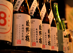 「呑み食い処 なかぐろ」「米とぶどう」 求人 「酒匠」や「ソムリエ」等の資格を持つスタッフも多数おりますので、お酒の知識を深めるのにも最適な環境が整っています。