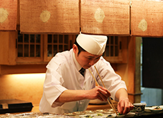 日本料理　花はん／株式会社　五葉商事 求人 料理人として誇れる技術を習得できます。今の環境から更に前進し、自分を高めたい方、是非学びにいらして下さい。