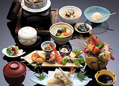 日本料理　花はん／株式会社　五葉商事 求人 季節により、様々な高級食材も扱うことができますので、料理人として貴重な経験が積める環境です。