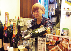 「Bistro Bonten(ビストロボンテン)」「梵天食堂」「ぼんてん漁港」／株式会社　安部自動車 求人 数ヶ月以内には『4時間正社員』も導入予定。育児や介護中心の生活の方でも安心して働ける環境を作ってまいります。