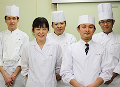 一乃庵. ／株式会社 清月記 求人 人数が多く世代もバラバラな職場にも関わらず、明るく和やかな雰囲気が自慢です。