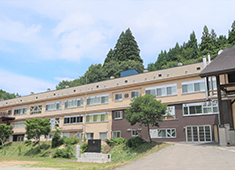 七ヶ宿町ふるさと体験交流館／株式会社七ヶ宿くらし研究所 求人 廃校となった学校をリフォーム。七ヶ宿をまるごと楽しんで頂く拠点として、美味しい食事とサービスで喜んで頂きましょう。