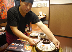 赤から／株式会社Nexus 求人 初心者の方でも全く問題なし！
給料だって24万円～！
店長・料理長は27万円以上！！
※面接時に経験考慮
