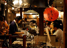 『居酒屋ちょーちょ』『夜ノ焼魚　ちょーちょむすび』『晩酌と晩御飯　ちょうつがひ』 求人 古民家を改装したお店は、昔へタイムスリップしたような気分に！