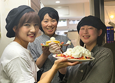 「38mitsubachi」「38kitchen」／株式会社スマイルカンパニー 求人 スタッフ同士の気遣いも大切にしているので、焦らず成長できます。
