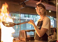 【周平 本店】 【五橋のチキン野郎！周平】 【Hey！周平】  【VIVA！周平】 ／有限会社モーリ 求人 当社では現在社員8名のうち、勤続10年が2名、勤続8年が1名と、定着の良さも自慢です！女性も働きやすい会社です！