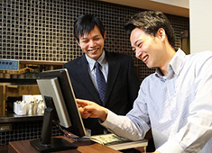 株式会社 木曽路（東京証券取引所プライム市場・名古屋証券取引所プレミア市場） 求人 マネジメントと接客・調理のプロを目指して、店舗最高責任者としてスタッフ間のチームワークをまとめていきます。