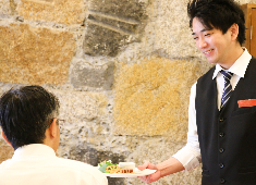 エームサービス株式会社※エームサービス株式会社MS事業部-9942 求人 スタッフ同士のコミュニケーションを大切にしていきます。協力しながら働けるので安心してください。