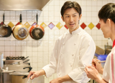 株式会社マリノ 自社農場でバジルや野菜の栽培、自社工場でピザ生地、生パスタの製造を行っています