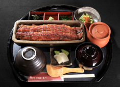 株式会社パッションギークス（mum グループ） 求人 鰻事業に加えて、和牛事業、酒場事業なども好調で、今後もさらなる店舗展開と安定した経営基盤づくりを進めています。