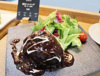 株式会社LEOC（レオック）関西・東海支社 毎日のお食事を美味しく、そして楽しく食べていただけるよう、メニュー作りと手作りにこだわった料理を提供しています。