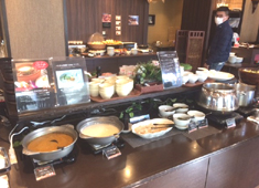 Nha Viet Nam（ニャーヴェトナム）名古屋店／㈱フードワークス 求人 朝のビュッフェはこんなイメージ。明るい雰囲気の店内です。
