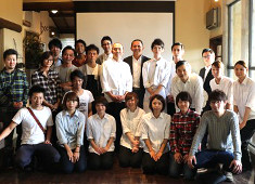 「ALL DAY DINING [mine]」「YOUR TABLE」 求人 「店づくりは街づくり」というコンセプトを掲げ、今までにない「食企業」を作り上げていこうとしている会社です。